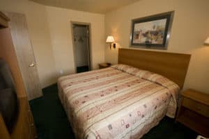 King sized bed with TV and and spacious closet - Emerald Suites S. Las Vegas